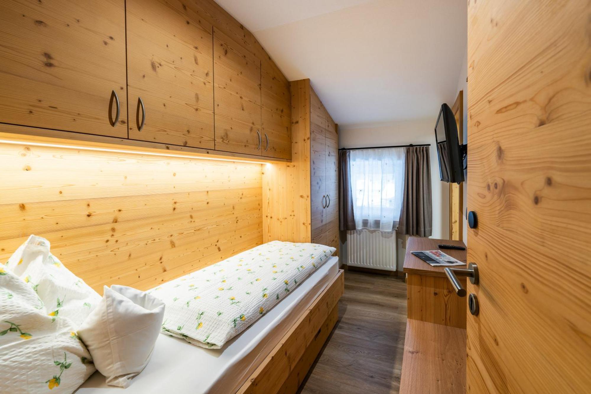 Garni Edera Hotel Corvara In Badia Ngoại thất bức ảnh